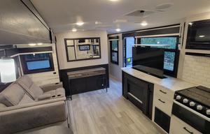 NOMI: 2022 Jayco White Hawk