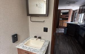 Dreamin RV - Large Camper Ready for Adventures