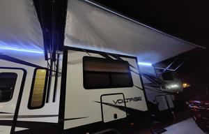 2018 Dutchmen RV Voltage V3605 RV rental photo 3