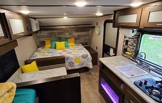 2021"THE LITTLE MRS" Bunks/4"Topper/Fully Stocked
