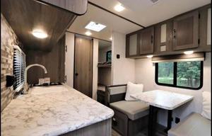 Cozy Family Bunkhouse Camper - Sleeps 5