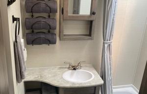 Sleeps 6 Outdoor kitchen Smart TV and SUV towable!