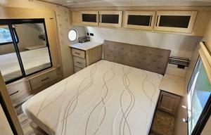 Great 5th wheel to tackle any trip.