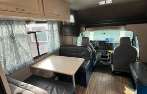 2019 Thor Majestic 23A Sleeps 6