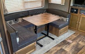 Beautifully Maintained Clean 2017 Keystone Camper