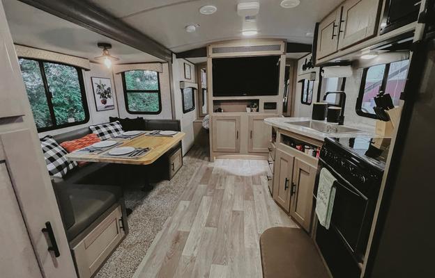 Heartland Sundance Ultra Lite 241BH (Loaded!)