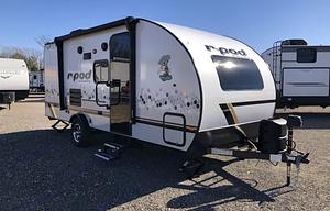R-POD 193 w/King Size Bed **Delivery Offered**