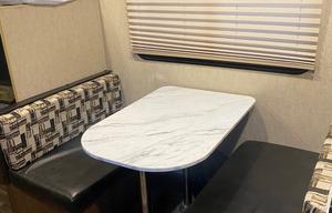 18’ Autumn Ridge: Sleeps 5, Easy Tow, Cozy!