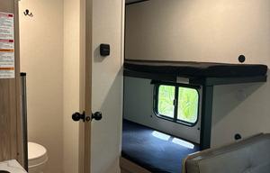 Clean & Cozy Coleman 17B Camper