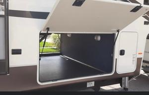Clean and Comfortable 39’ Heartland Bighorn 3575EL