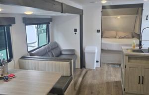 2025 Palomino 305BHCE RV rental photo 6