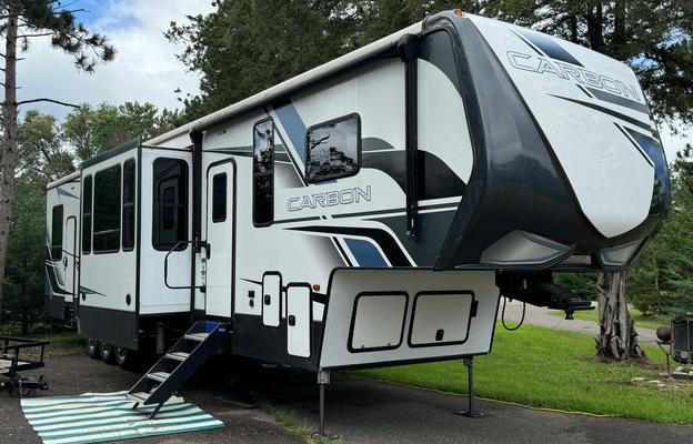 2022 Carbon 398 Toy Hauler