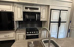 Luxe 2021 Cougar Cove 5th Wheel