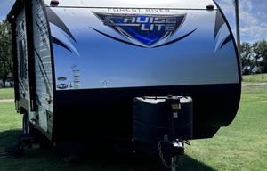 2017 Salem Cruise Lite 171RBXL RV rental photo 2
