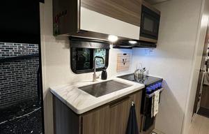 Komodo Kampers RV Rental-Sonic