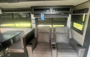 *NEW* 2022 3 slide Jayco 33RBTS 2 bedroom