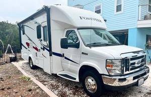 Easy To Drive, Pet Friendly, Offgrid Capable Fun!