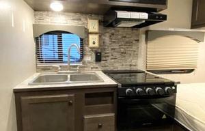 2022 Sunset Park RV Sun-Lite Classic 16BH RV rental photo 8