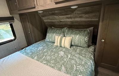 sleeps 9 + fully furnished