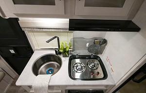 R-POD 193 w/King Size Bed **Delivery Offered**