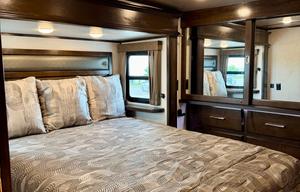 Deluxe 5th Wheel Luxury. Comfort.  Freedom.