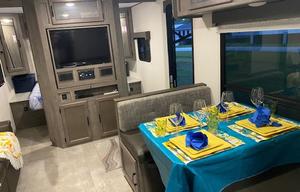 2021 30 ft Coachmen Apex Lite Trailer