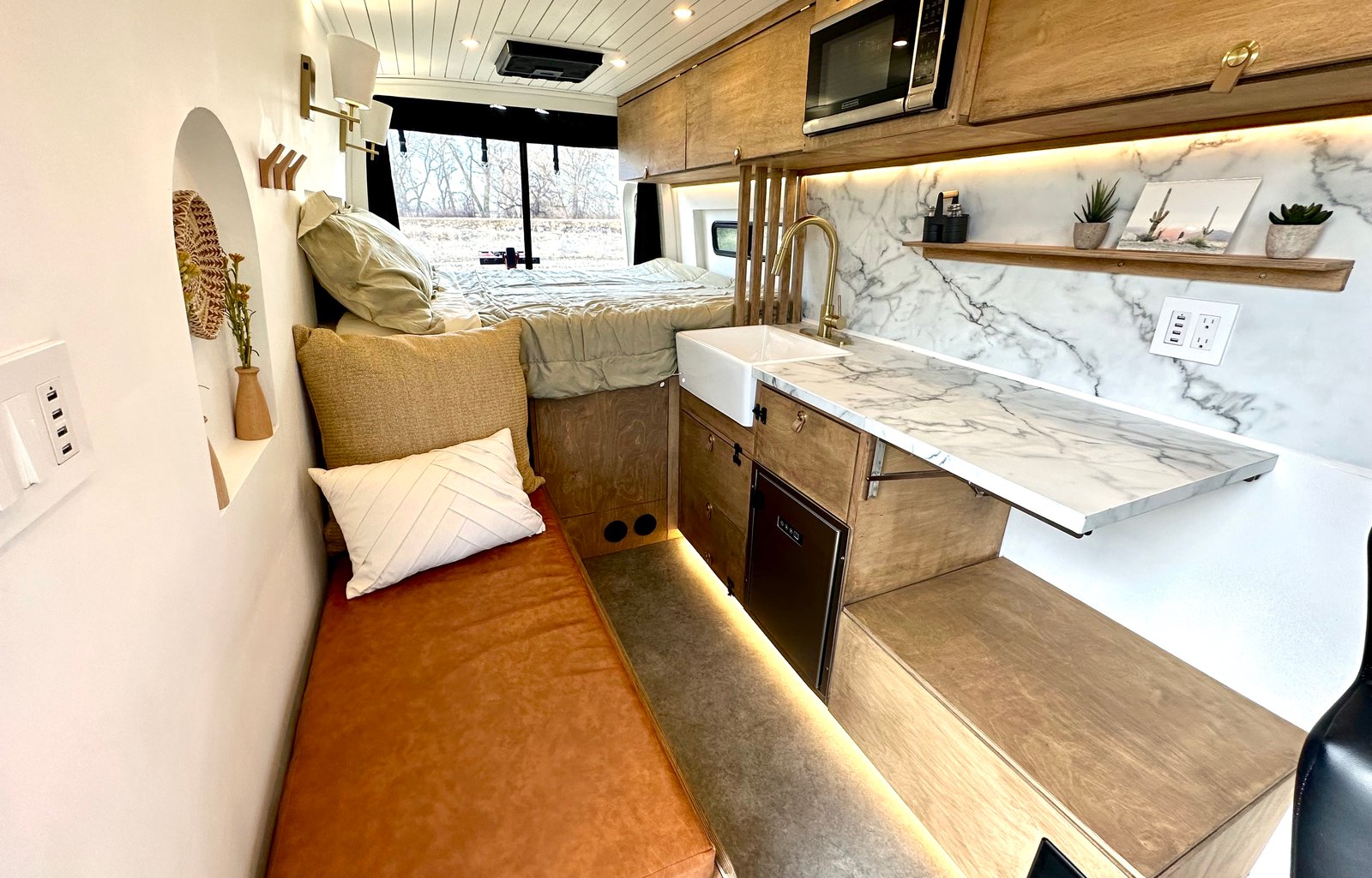 Mercedes Sprinter 4x4 Van "Sully"