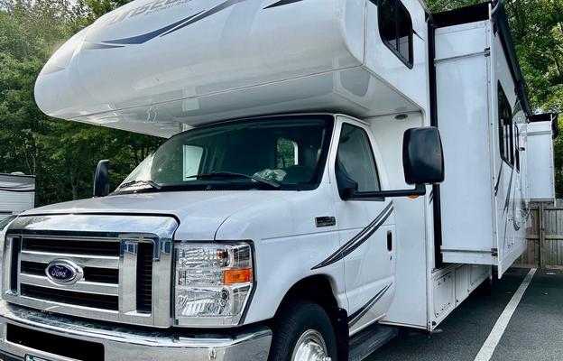 2019 Forest River 32 feet with opt. tow dolly