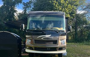 2011 Damon Challenger 368 RV rental photo 4