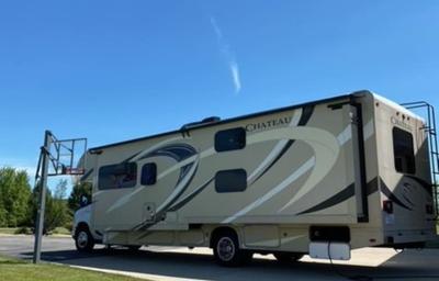 Easy to drive 2017 Thor Chateau 31E bunkhouse