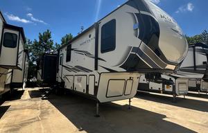 2021 Keystone RV Montana High Country 385BR RV rental photo 9