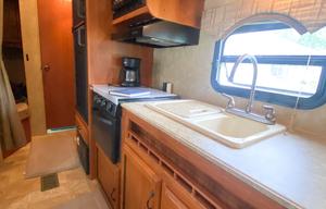 29' Coachmen Catalina DELIVERY ONLY - Hassel FREE!