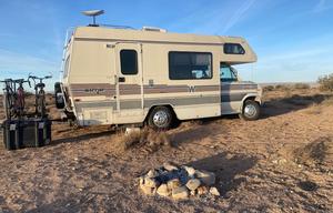 Retro 1989 Winnebago | Modern Upgrades, Sleeps 6
