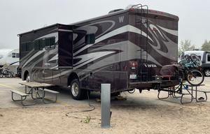 Winnebago Vista 35F (2 toilets / 1.5 bath)