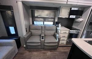 The Eagle Retreat – Luxury Jayco Eagle King Suite