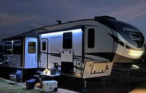 2022 Forest River RV Flagstaff Super Lite 529IKRL RV rental photo 8