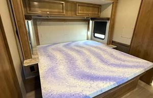 33 ft motorhome - sleeps 6