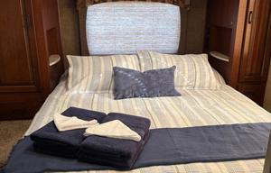 2016 Sunseeker 3100SS | Minutes from ANC Airport