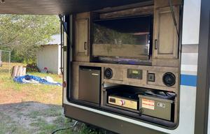 2022 SportTrek ST327VIK RV rental photo 5