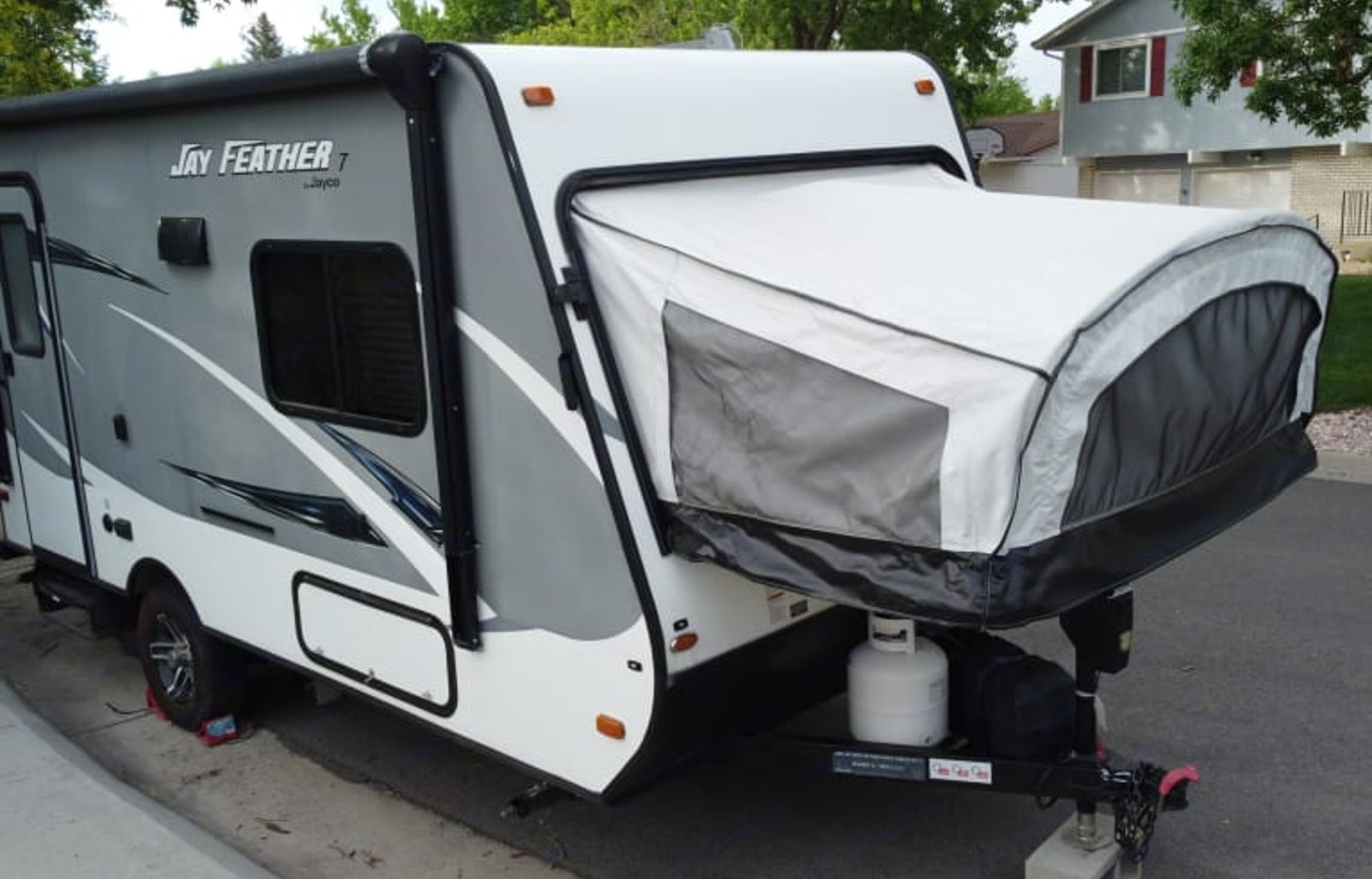 2016 Jayco Jay Feather Hybrid, Sleeps 5-6