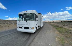 2000 Four Winds RV Hurricane 32A