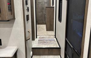 Stocked 5th Wheel | King Bed & Generator Included