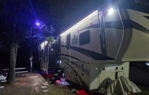 2021 Redwood RV Redwood 3401RL RV rental photo 1
