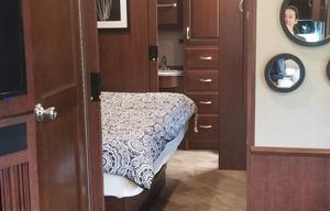 2017 Fleetwood RV Bounder 35K