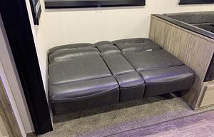 Adventurer - Spacious and Pet-Friendly Getaway