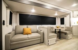 Beautiful Family Friendly 33 ft. Aurora RV