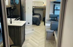 Spacious TWO Bedroom Home Away From Home-Bunkhouse