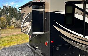 2022 Greyhawk Prestige 30Z – Sleeps 6 Comfortably