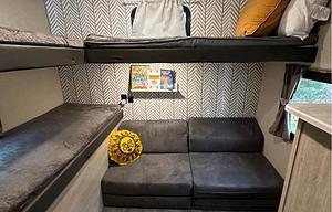 SPACIOUS FAMILY RV W/ ROOM FOR 10!