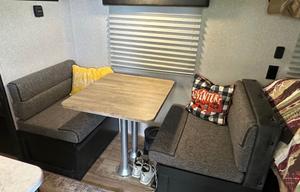 2022 Cherokee Wolf Pup 16BHS RV rental photo 4